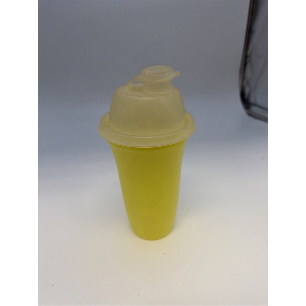 Vintage Tupperware Yellow Quick Shake #844-14 Shaker/Mixer Complete w/Insert